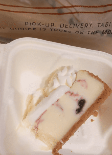 Berries and Cream Cheesecake – A Fruity, Creamy Indulgence