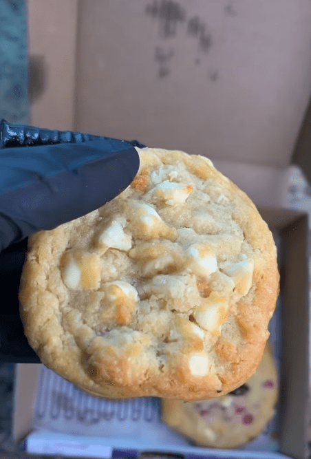 White Chocolate Macadamia Cookie – A Buttery, Nutty Delight